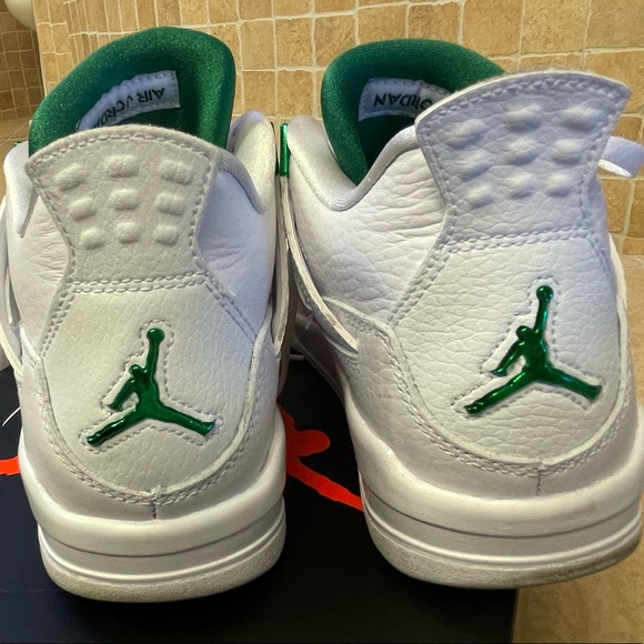 2020 Air Jordan 4 Retro GS in Green Metallic - 5.5Y - Picture 3 of 14